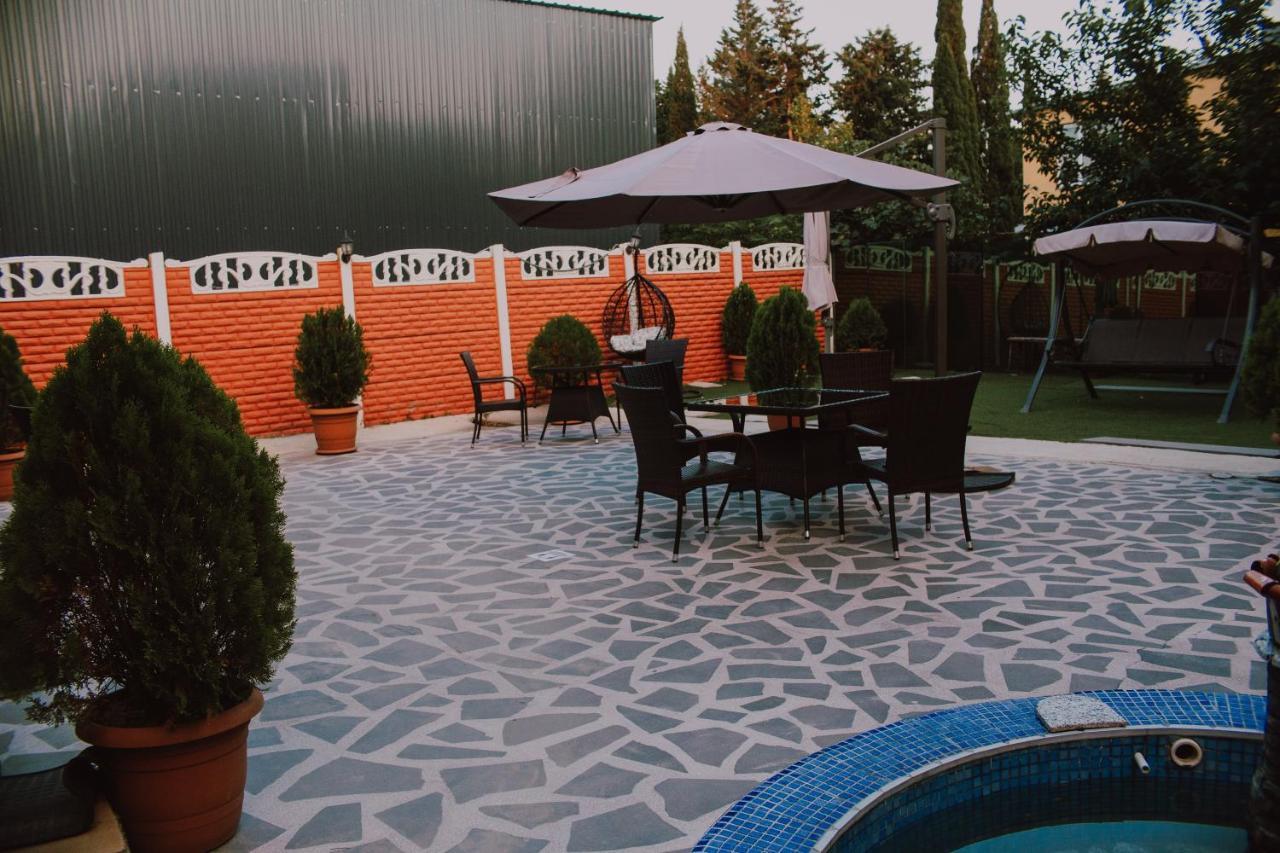 Hotel Lux Tbilisi Ngoại thất bức ảnh