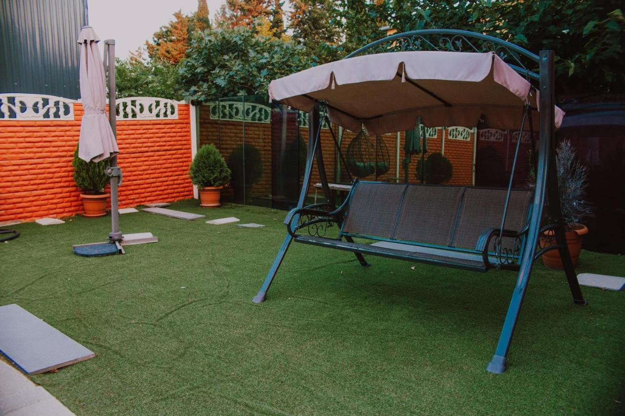 Hotel Lux Tbilisi Ngoại thất bức ảnh