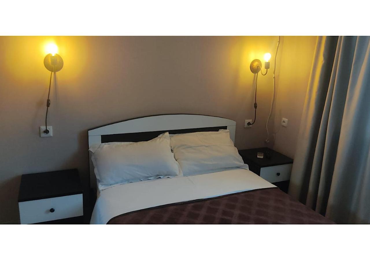 Hotel Lux Tbilisi Ngoại thất bức ảnh