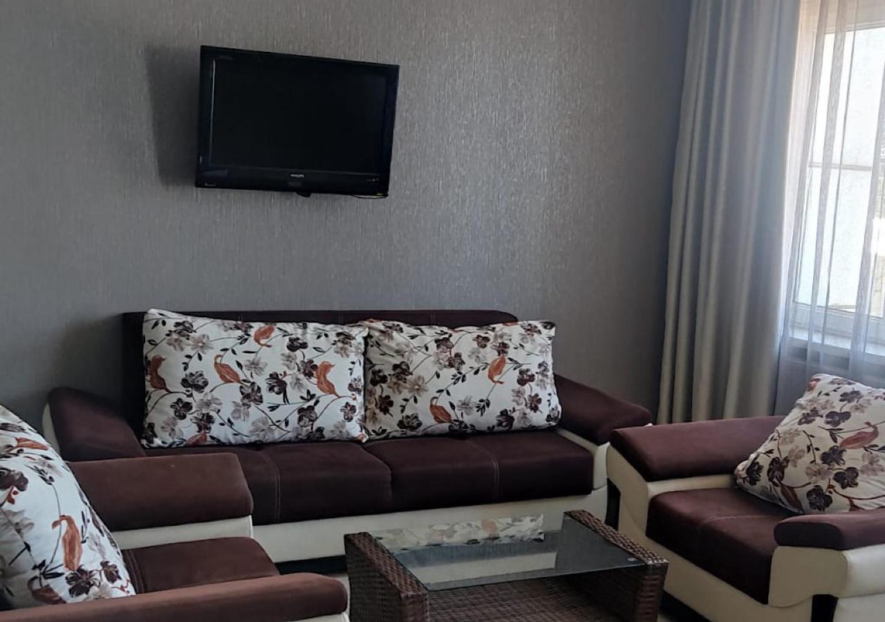 Hotel Lux Tbilisi Ngoại thất bức ảnh